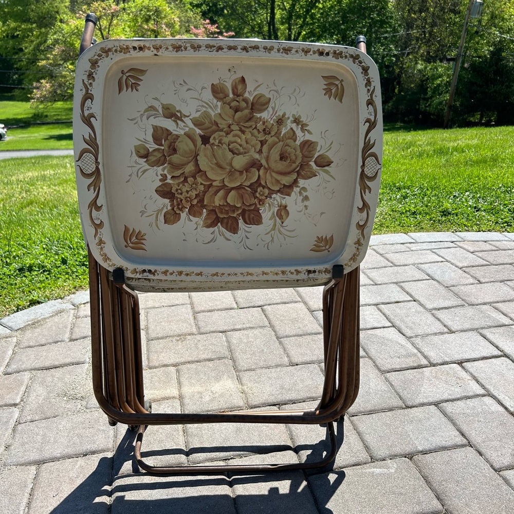 4 Vintage Tv Trays with Stand